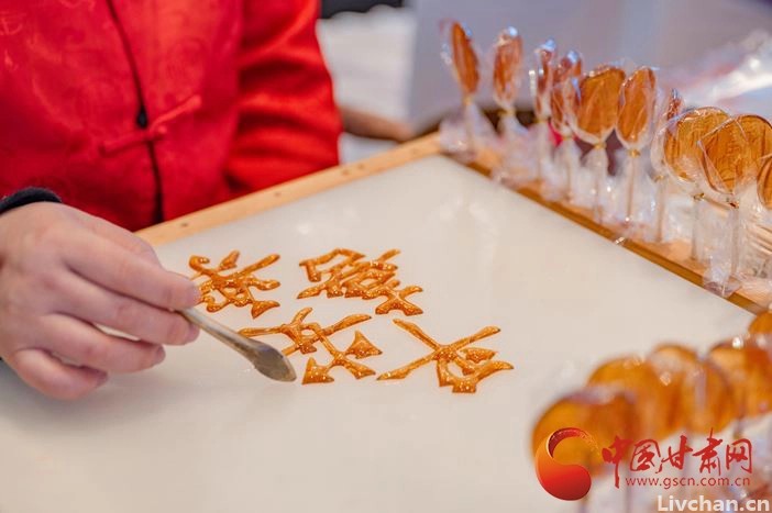 重走中国西北角|糖人糖画传承人李梅：用情用心耕耘 乐在其中创作