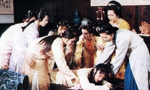 宝玉挨打的原因，从宝玉挨打看贾政的惶恐心理