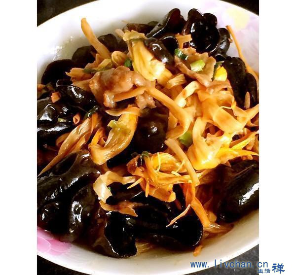 美食推荐：香菇炒菠菜，黄花菜木耳炒肉丝，豆芽炒韭菜