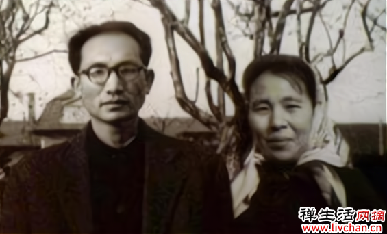 保安倒垃圾时，意外捡了张肚子疼的病假条，如今成博物馆镇馆之宝