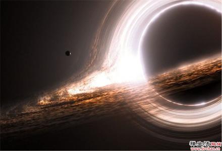 黑洞也在发光，有些光芒甚至是太阳的万亿倍