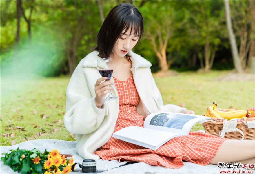 喝红酒时摇晃酒杯有什么用？听听专业人士怎么说