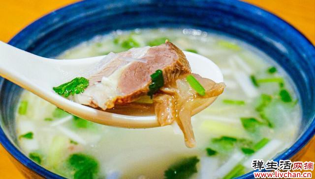炖羊肉汤，乱用调料是大错，全程只用放5样，汤汁浓白，鲜美不膻