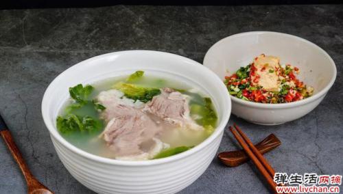 炖羊肉汤，乱用调料是大错，全程只用放5样，汤汁浓白，鲜美不膻