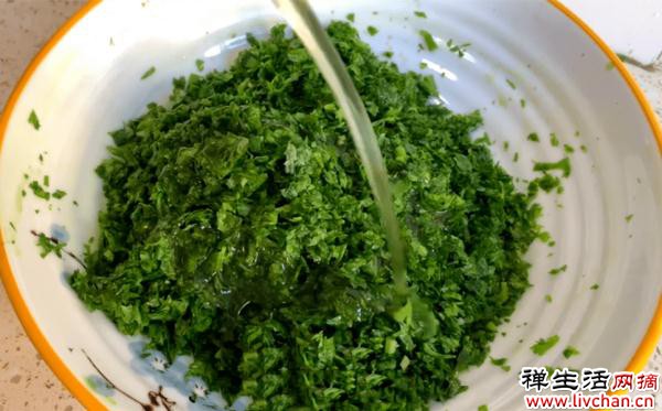 芹菜全身是宝，很多人只吃茎，其实叶子才是宝贝，包饺子吃特香