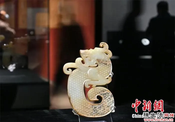 东西问 | 叶舒宪:“十字架”与“平安扣”,比较文学如何寻找中国文化基因?