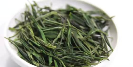 泡绿茶时，最忌讳先放茶叶再倒水？多亏老茶客提醒，再也不瞎泡了