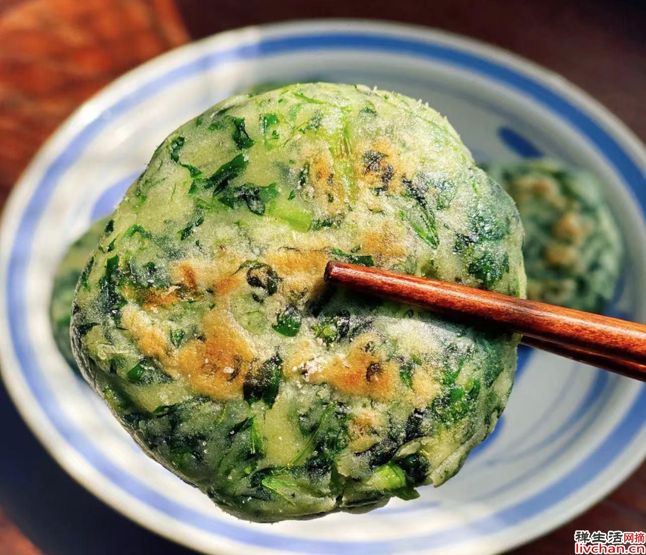 【寻味春天】记忆里家乡的草头饼，满口芬香，在一方餐桌上与春天邂逅