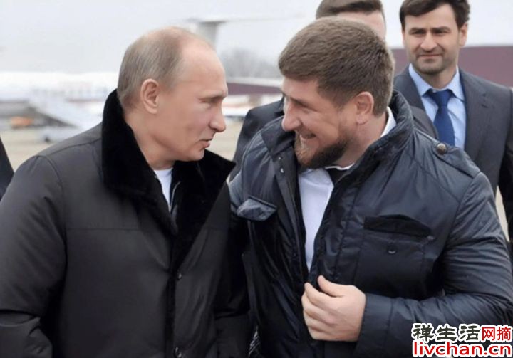 马里乌波尔吊打亚速营的时候，普京闪电战偷袭了美国华尔街