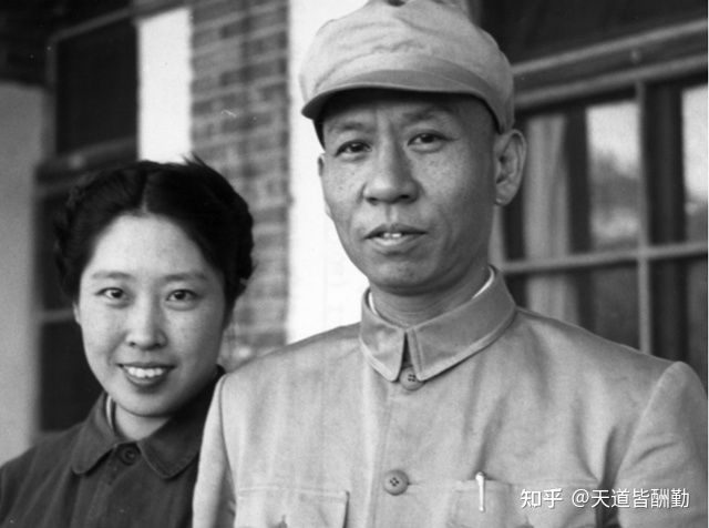 刘少奇酷爱读书，主席坦言“赶不上他”
