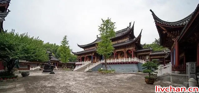 她在临终前，写下了这首具有汉魏古风的赋体诗，读来令人肃然起敬