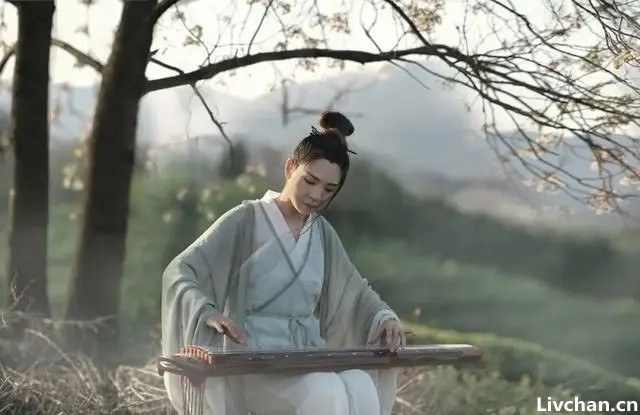李商隐深夜听雨，想念妻子，写下一首名作，28个字成千古绝唱