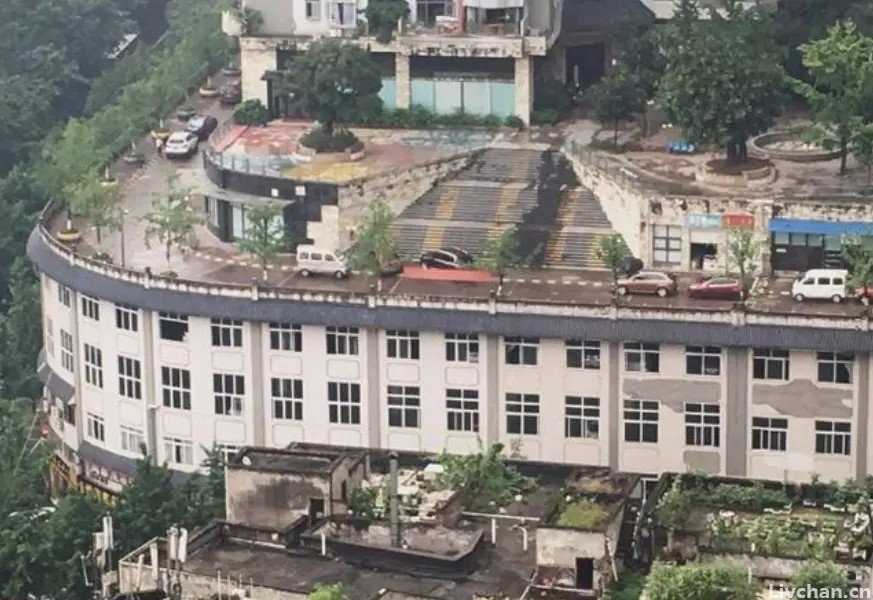 重庆-“最神奇”的城市，楼顶是马路，车在“空中”跑