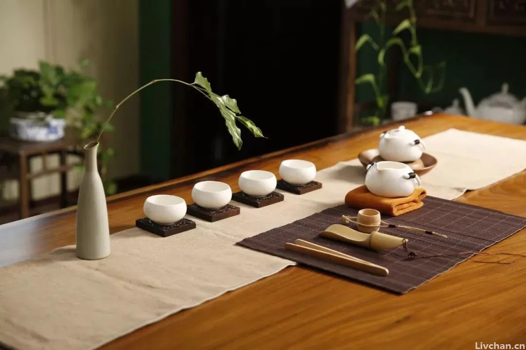 古代文人有时讲究饮茶作诗，最后一首成千古佳作
