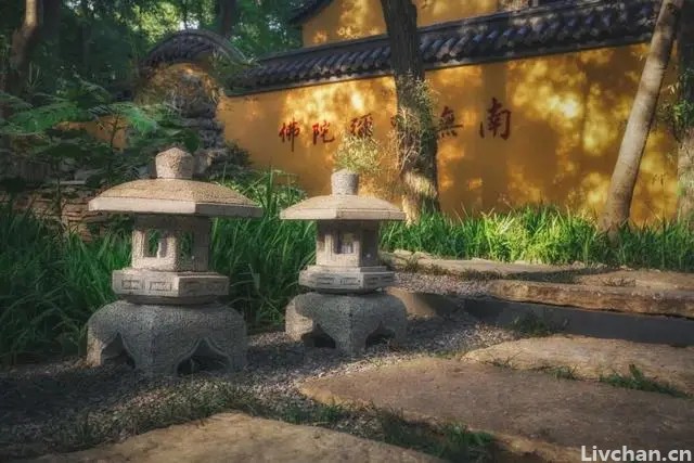 白居易来到李白墓前，写下一首6句诗，最后14个字感人泪下