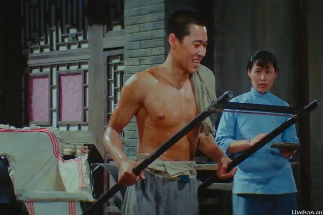 老舍的《骆驼祥子》，告诉我们旧社会普通百姓艰难的生活