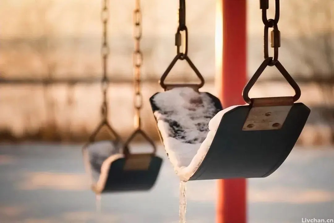帮助过我们的人，我们要感恩图报；伤害过我们的人，我们却不一定要有仇必报