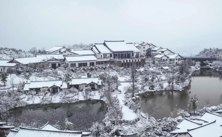 10首咏雪诗词, 柳絮风起, 枝头花开, 唯美了整个冬天