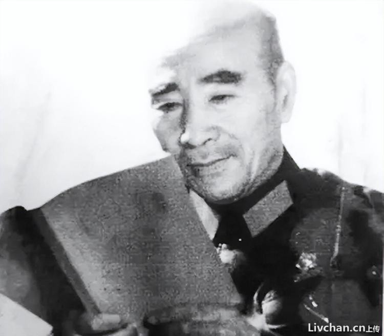 69年林彪重游井冈山，写下一首《西江月•重上井冈山》，毛主席看后批注：这是历史公案