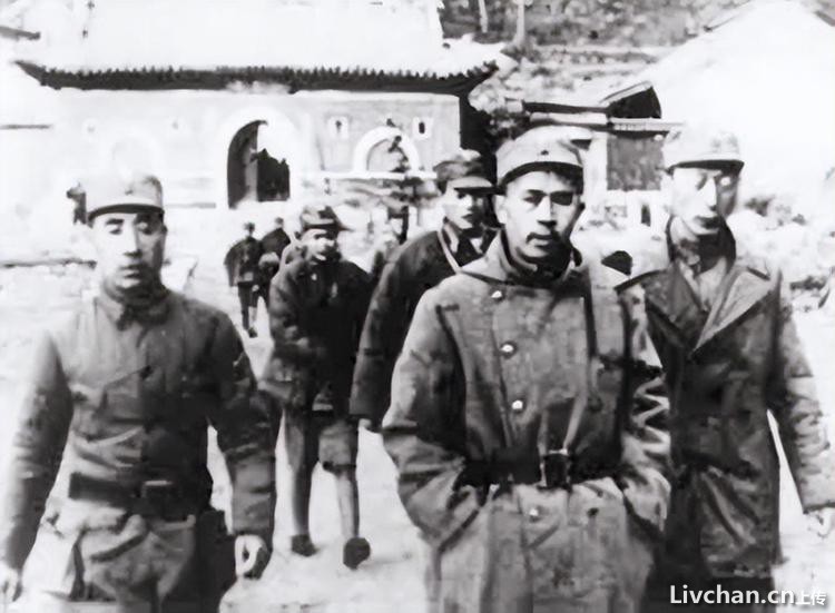 69年林彪重游井冈山，写下一首《西江月•重上井冈山》，毛主席看后批注：这是历史公案