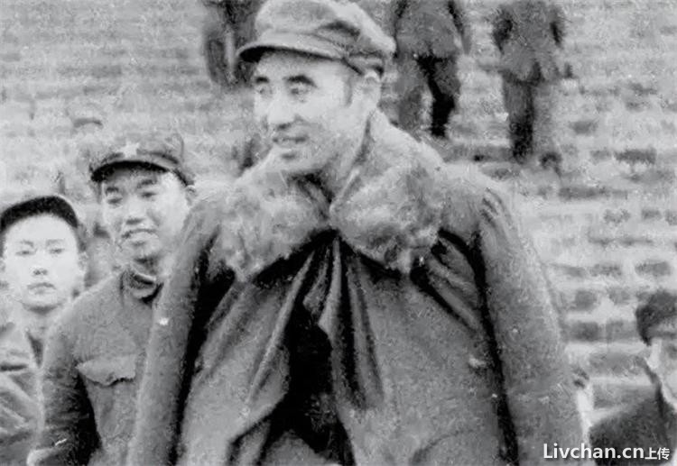 69年林彪重游井冈山，写下一首《西江月•重上井冈山》，毛主席看后批注：这是历史公案