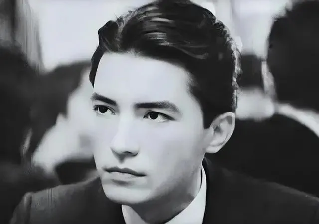 巨星尊龙：来时无父无母，活的干干净净，颜值与演技可吊打小鲜肉