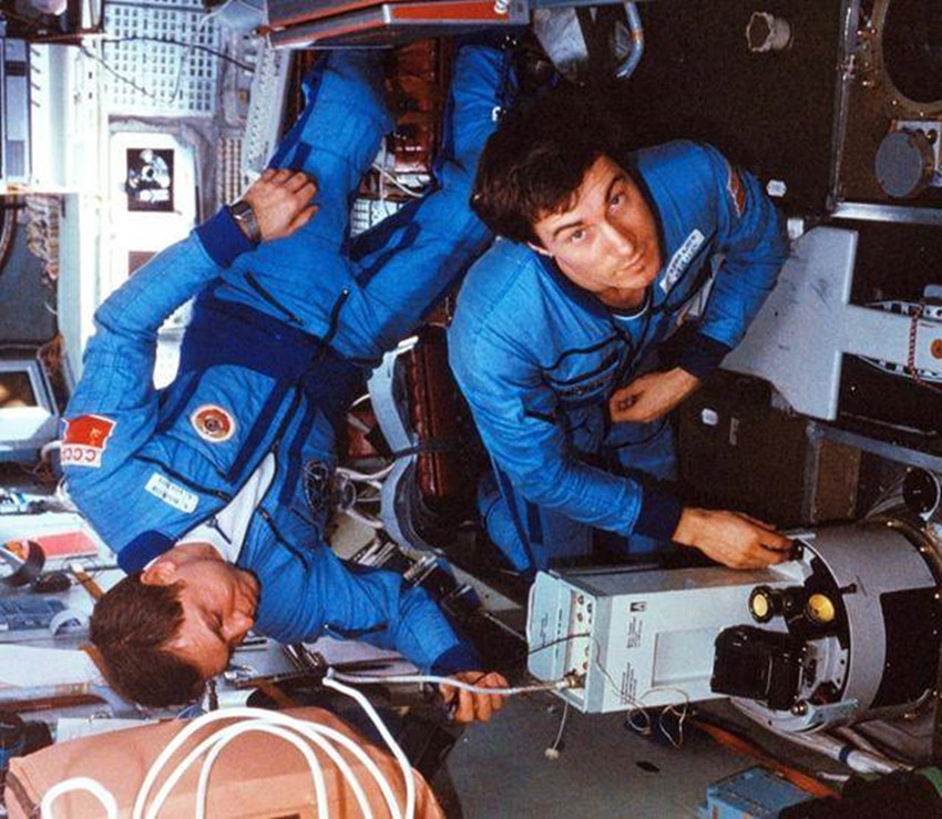 苏联宇航员克里卡廖夫：在太空逗留311天，靠别国筹钱才返回地球