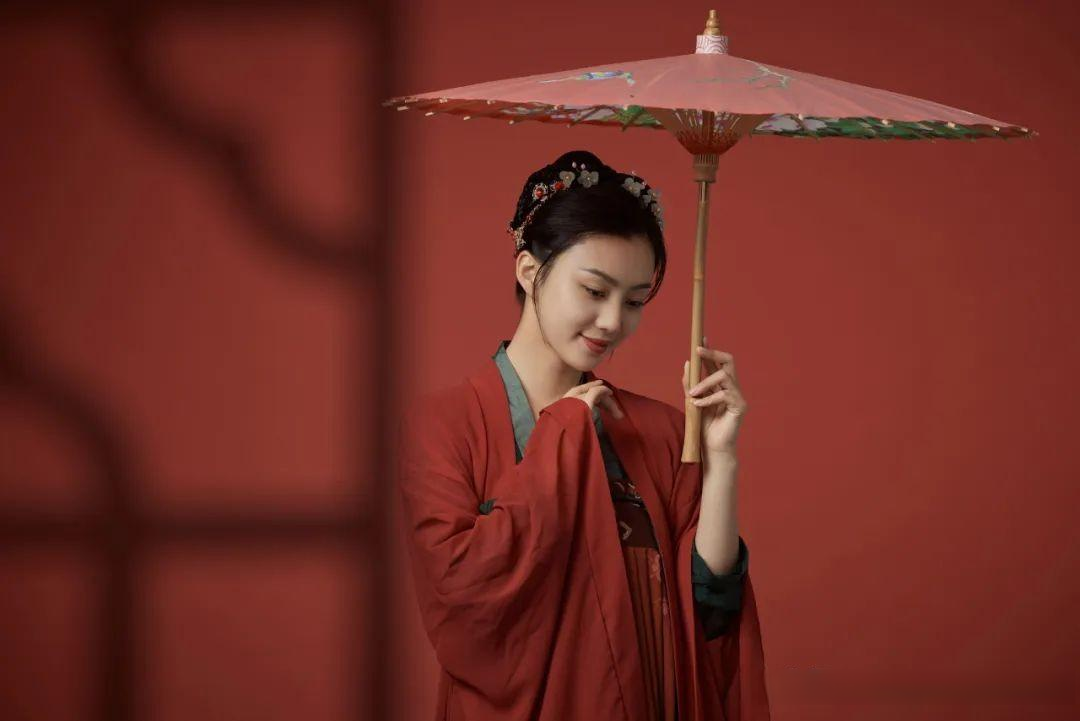 一梳千万丝，二梳万千意