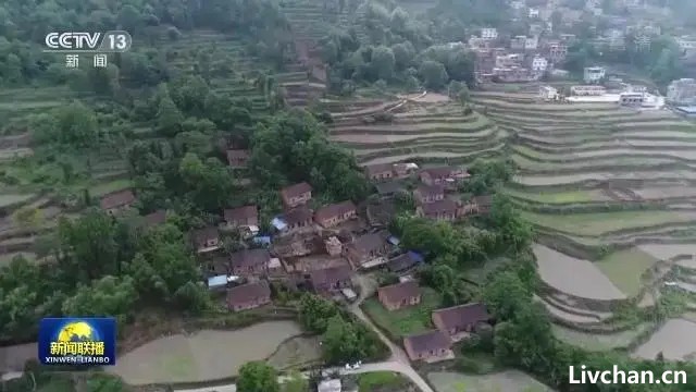 优秀教师刘秀祥-14年前他千里背疯母上大学感动千万人，如今他的故事更加催泪……