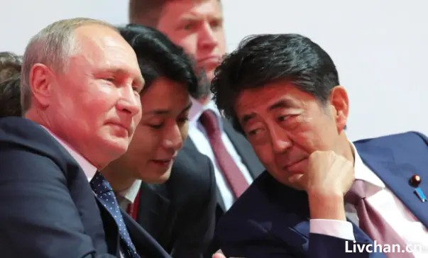  《安倍回忆录》出版：普京刀里藏笑，最讨厌文在寅，曝出很多内幕
