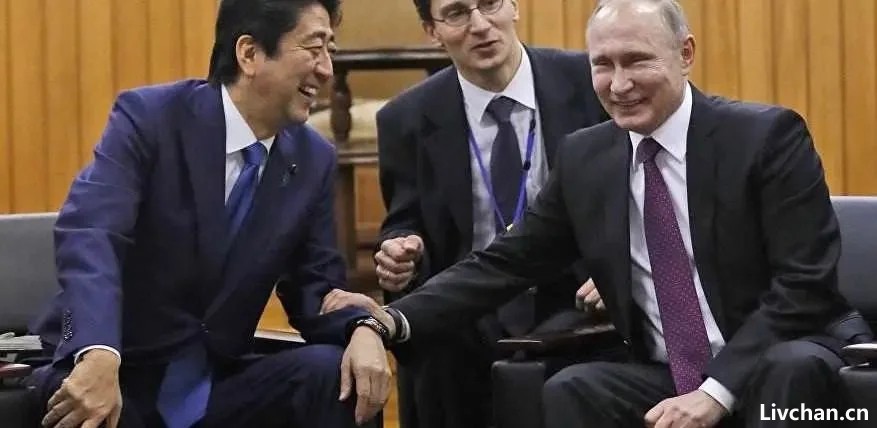  《安倍回忆录》出版：普京刀里藏笑，最讨厌文在寅，曝出很多内幕