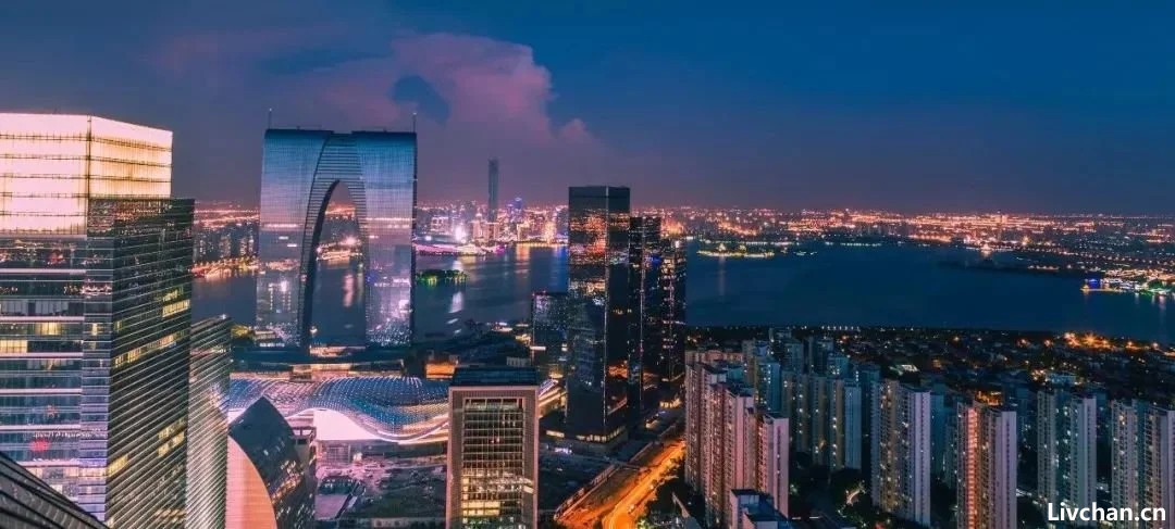 李显龙，在中美关系的波涛中冲浪