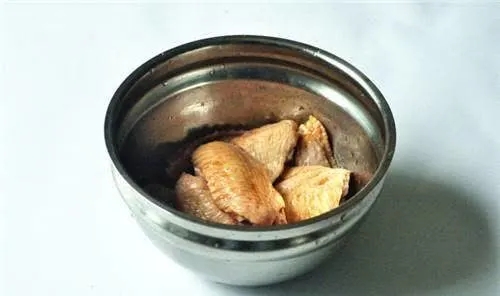 可乐鸡翅-终极懒人菜，我家隔一周必做，零失败巨好吃，宴客也不丢面