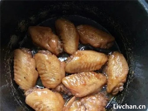 可乐鸡翅-终极懒人菜，我家隔一周必做，零失败巨好吃，宴客也不丢面