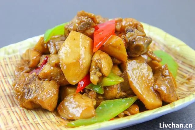 建议中老年人：少吃花生红枣，多吃2种碱性菜，不上火，头发黑