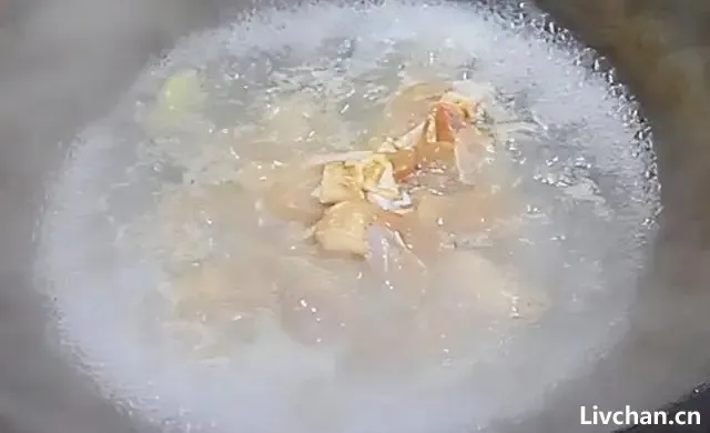 建议中老年人：少吃花生红枣，多吃2种碱性菜，不上火，头发黑