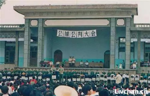 杀人犯被当成人民英雄编入教科书，18年后真相大白，被判无期徒刑