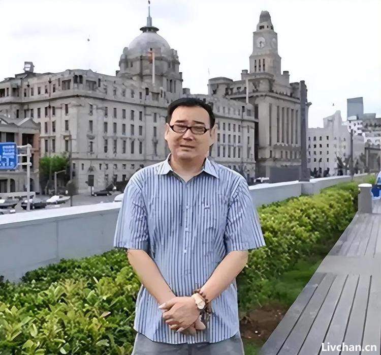 网络作家杨恒均（本名杨军）竟是间谍潜伏我国多年，2019年，因小说内容太真实而暴露