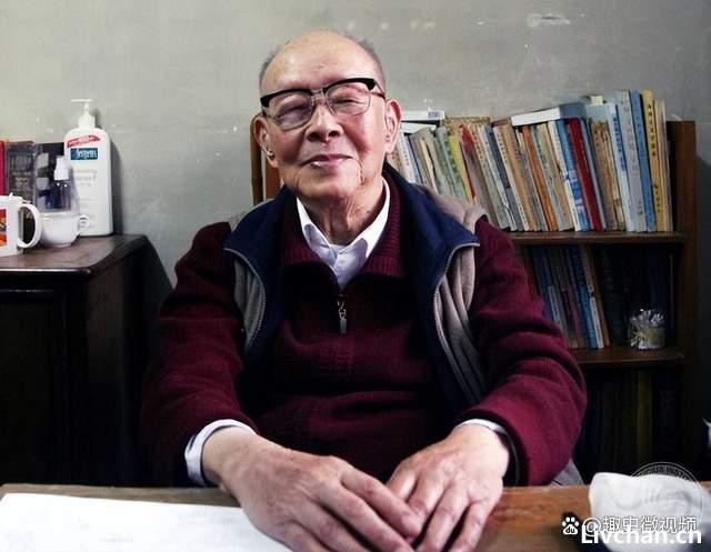 瞿秋白提议将汉字拉丁化，赵元任写下96字奇文反驳，全文一个读音