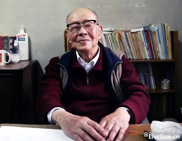 瞿秋白提议将汉字拉丁化，赵元任写下96字奇文反驳，全文一个读音