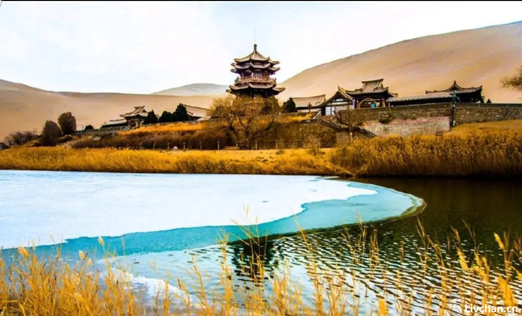 岑参的《白雪歌送武判官归京》等写边塞的六首唐诗，“雪景”最美开篇即是经典名句