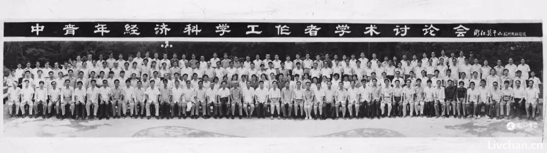 摇荡的钟摆  · 极简改革开放史 ·