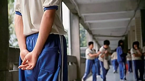 人民网评：对于欺凌事件学校失声监管失灵，无疑就是帮凶——胡锡进也发声