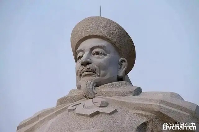 1876年，63岁的左宗棠力排众议，坚决收复新疆，如今看来意义重大