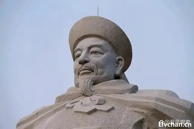 1876年，63岁的左宗棠力排众议，坚决收复新疆，如今看来意义重大
