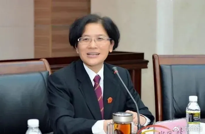网传海南高院原副院长张家慧及前夫偷税6.57亿,具体情况等官方通报。