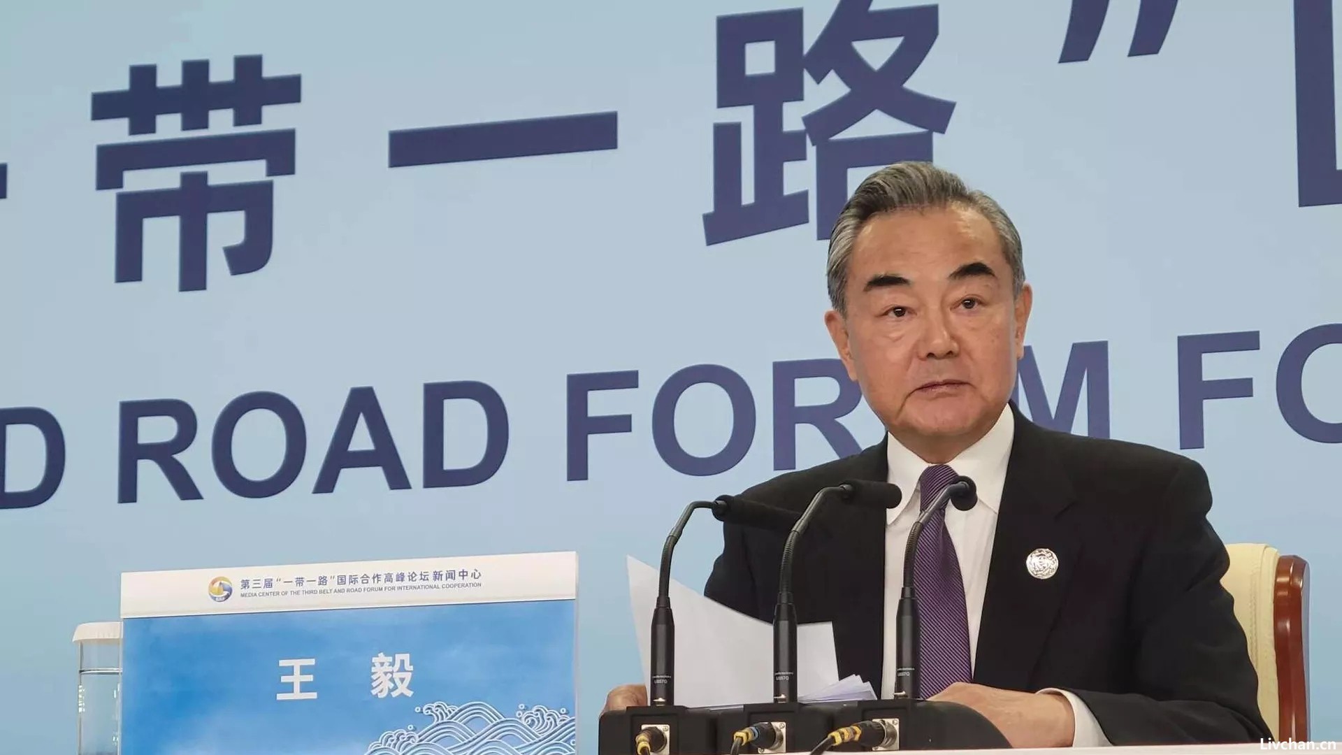 占豪丨刚刚，中国连亮3张底牌，第三张是真狠！