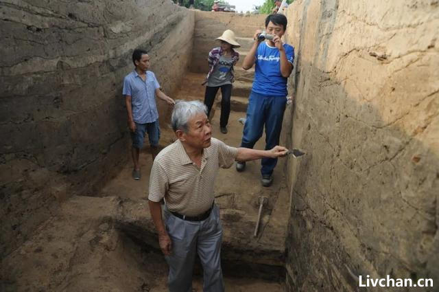 二里头已发现74年，西方为何仍否定夏朝？夏朝记录缺失是否是因为“焚书坑儒”？