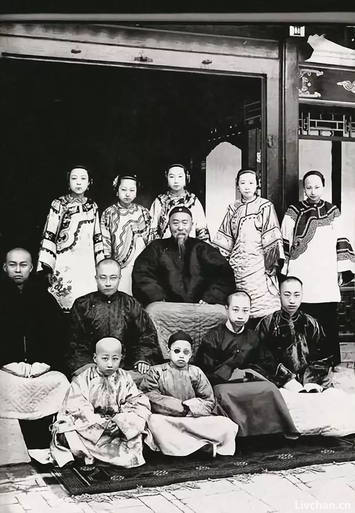 秋风宝剑孤臣泪，落日旌旗大将坛 