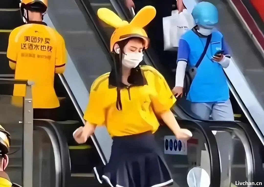 黑丝“外卖媛”，卖的是什么？一个民族最可怕的，是抽走女人的善良和尊严。